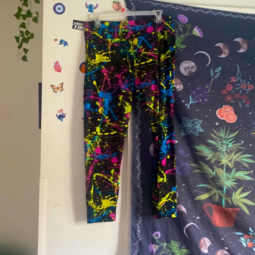 women’s paint splatter leggings, good condition
